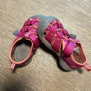 Toddler Girl’s Pink size 7 Keens